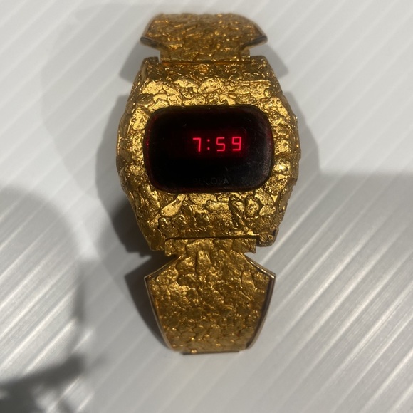 Gold * nugget digital watch ! - Picture 11 of 13